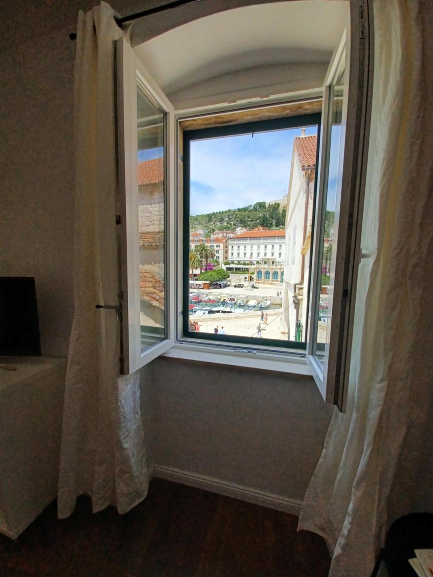 Apartment Lilly With Amazing City View Hvar Town Dış mekan fotoğraf